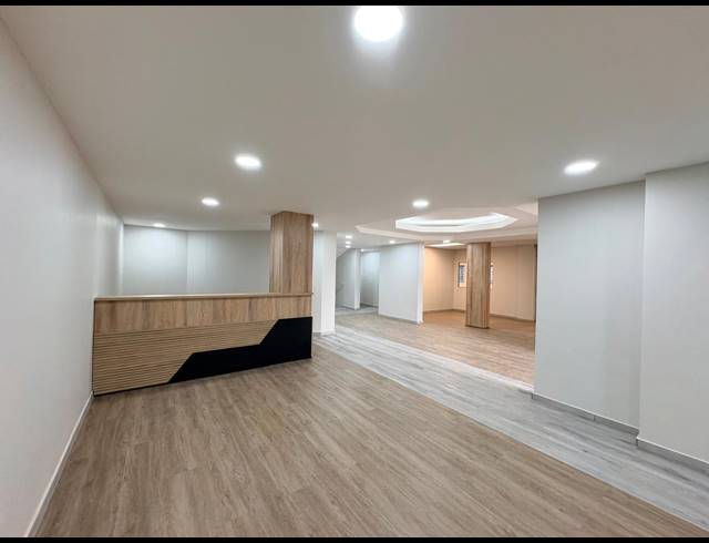 3,949M² OFFICE TO LET IN VORNA VALLEY